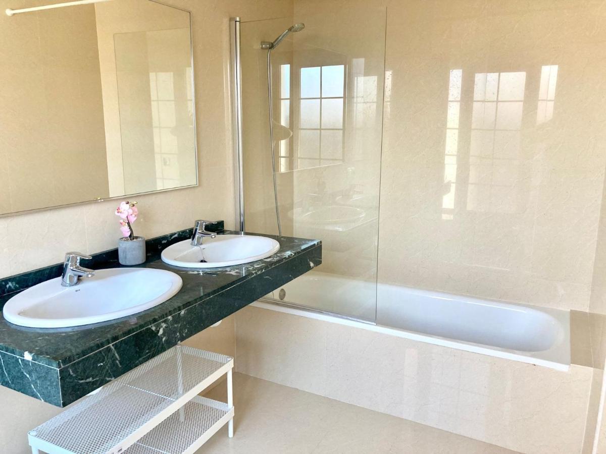Luxury 4-Bedroom Villa With Heated Pool + Sea View ปลายาบลังกา ภายนอก รูปภาพ