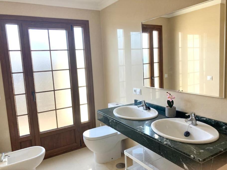 Luxury 4-Bedroom Villa With Heated Pool + Sea View ปลายาบลังกา ภายนอก รูปภาพ